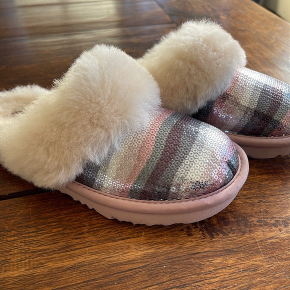 Authentic UGG Girl Slippers - Girls pink dazzle sequence slippers - size 2 - Picture 7 of 11